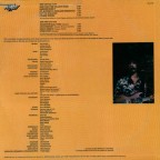 (Detr&aacute;s del LP) 